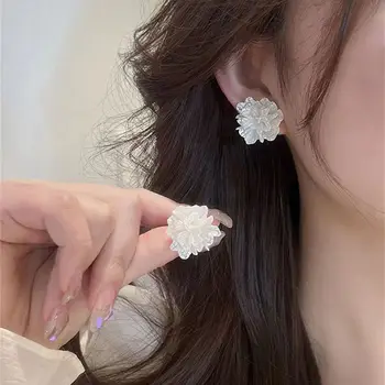 Naujas šviesus prabangus šviežias saldus ledas krekingo balta gėlė moteriški auskarai Vasaros stilius Universalūs papuošalai Vestuvių dovanų vakarėlis
